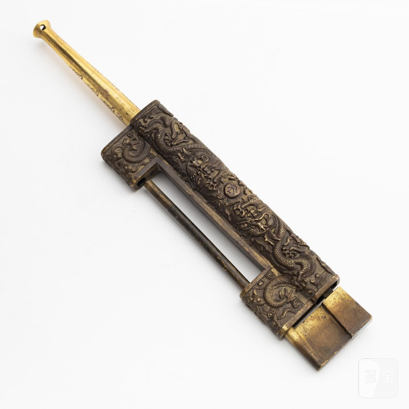 A Chinese gilt five-clawed 'dragon' lock, - 图6